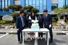 학교법인 영광학원 설립 60주년 기념비 제막식 가져