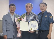 박상훈 정읍경찰서장 상동지구대 방문... 이동만 위원에 감사장 수여
