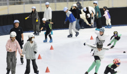 폭염 피해 빙상경기장 찾은 시민들