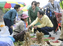 순창군, 추석 앞두고 전통시장 장보기 행사…지역 상권에 온기
