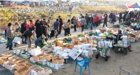 반짝 열렸다 사라지는 전주 도깨비 시장 활기... 시민 북적