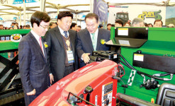 2015 상주농업기계박람회/최첨단 고성능 농기계 한 자리에…176개 업체 참여 성황