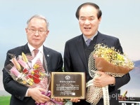 한농연 ‘농업발전대상’ 이항로 전북 진안군수 “농업은 생명, 농촌은 미래…청정 ‘진안고원’ 브랜드가치 높일 것”