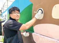 축산농장 벽에 그림 입혀…부정적 이미지 ‘훌훌’