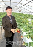 현장에서 만난 우수 농업경영인 <100> 딸기 고설수경재배 이종화 청도군 솔정농원 대표