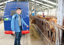 [창간기획] 힘든 사료 급이 로봇이 척척...자율주행 농기계로 생산력 쑥쑥