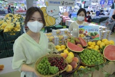 제철 맞은 여름과일…농협유통 하나로마트, 제철·이색과일 모음전