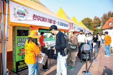 축제도 식후경…안성팜랜드 코스목동 축제에 한우 푸드트럭 출동