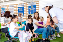 우유 맛보고 요리하고…도심 속 목장 나들이 호응
