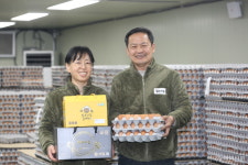 문국동 금포영농조합법인 대표, 달걀 택배 직거래시대 열고 경남 최초 신선란 홍콩 수출 길 개척