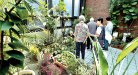 [특별기획/치유농업] 자연과 어우러진 노인 요양…일상생활 하듯 농사, 찾아가는 활기