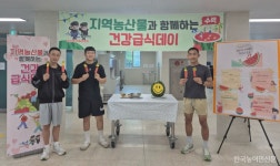육군병장 논산수박으로 아이들 건강 챙겨요…학생 2만여명에 제공