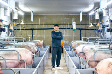 안성시 민근농장 곽영범 대표, 스마트 무창돈사로 냄새 줄이고 생산성 높여