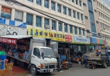 팔용동 공구상가 사람들