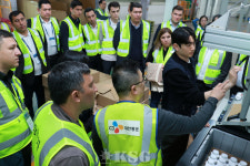 우즈벡 정부서 CJ대한통운 인천GDC 견학