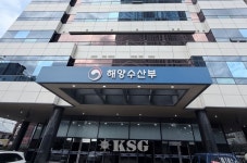 국내 선박, 중동전쟁 이후 원유 첫 수송…홍해 이용