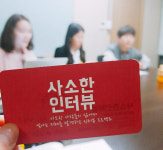 낀 매체라고 표현하고 싶네요