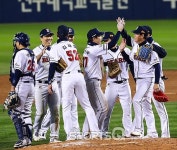 [포토Q] 한국시리즈, 두산 베어스 3차전서 '삼성에 5-1 완승!'