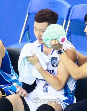 [포토Q] 삼성화재 리베로 곽동혁 '아이고 얼굴이야~'