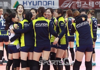 [포토Q] V리그 챔프전 우승, 수원 현대건설 '우리가 챔피언!'