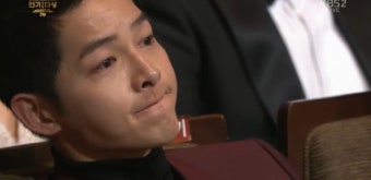 '2016 KBS 연기대상' 송중기, 박보검 수상에 눈물 뚝뚝 