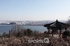 [이두영의 그곳에 가고 싶다] 행주산성- 여의도 6.3빌딩 관악산 북한산이 한눈에 쫙!..봄꽃 개화시기에는 봄꽃축제 없어도 오감이 충만