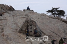 진달래꽃 피는 봄날 관악산 연주대 등산 어떠세요? 기암괴석 많고 등산코스 다양해 4월에 가볼만한 산으로 엄지 척!