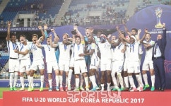 [포토Q] 잉글랜드, '감격과 환호의 첫 우승 트로피' (U-20월드컵 시상식)