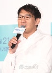 [포토Q] 김성욱 감독, 주유소 습격사건 조감독 시절부터 이어져온 코미디 (이웃집스타 제작보고회)