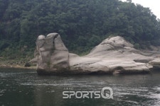 강원도 포천은 국내여행지 베스트10에 꼽아도 될 허브아일랜드를 비롯해 화적연 등 한탄강지질공원과 맛집 펜션 즐비... 