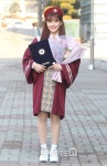 [포토Q] 졸업식 꽃다발 들고 환하게 웃는 김유정
