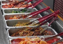 통영 맛집으로 추천되는 명소 중앙시장과 서호시장, 통영항 여객선터미널과 게스트하우스 펜션 모텔 등 숙소 많고 동피랑벽화마을 굴삼합 식당까지