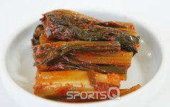 오동도 동백열차, 해상케이블카, 레일바이크 등 가볼만한 곳들 1박2일 코스로 묶고 밤바다 야경 감상 후 게장백반 맛집에 들르면 금상첨화