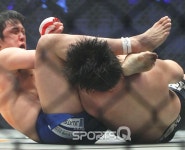 [포토Q] 홍영기 6초 남기고 암바 걸고 승리 (로드FC 046 파트2)