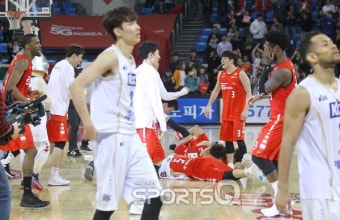 [포토Q] SK, 91-88 KCC 꺾고 4강 플레이오프 직행 (17-18 정관장 프로농구)