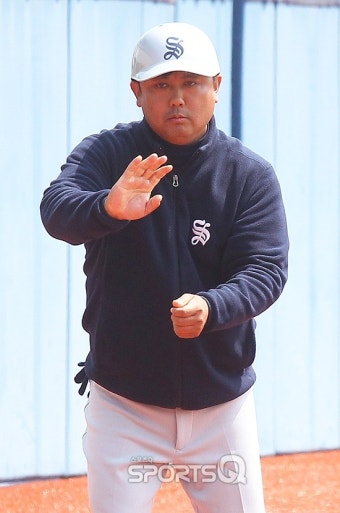 [포토Q] 용인 수지구 안경환 감독 '배팅 타이밍이 너무 빨라' (이스턴기 전국리틀야구대회)