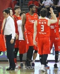 [포토Q] 환호하는 서울 SK 벤치 (프로농구 챔피언결정전 6차전)