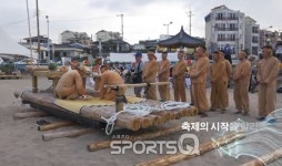7월 제주여행의 이색 체험거리인 제주시 근처의 이호테우·삼양검은모래해변축제 기억하세요! 이호마을 부근에 횟집과 흑돼지김치찌개 식당... 