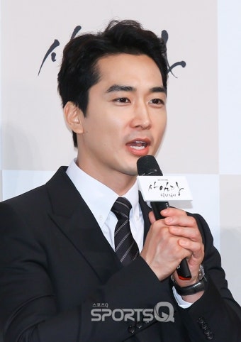 [이슈Q] '방부제 미모' 송승헌, 나이 화제... 원빈·정우성 등 '나이 맞추는 영상'까지 등장