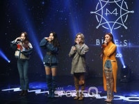 [스몰톡Q] 마마무 화사, 윈드 플라워 처음 듣자마자 좋아... 마음의 허기 채워줄 수 있는 곡