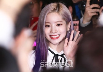 [포토Q] 트와이스 다현 '손금 보여주는 게 아니라 인사예요' (트와이스랜드 레드카펫)
