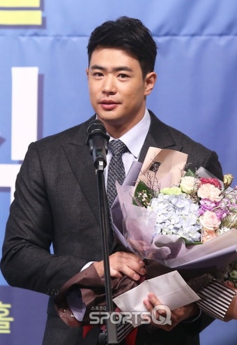 [포토Q] 김재환 '2018 시즌 최고의 타자가 저예요' (2018 일구상 시상식)