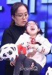 [포토Q] 백호네 바자회 소아환우 치료비 전달하는 김판곤-샘 해밍턴 (2018 KFA 어워즈)