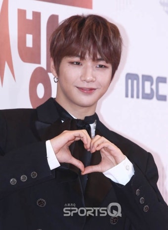 [Q근황] '워너원 활동 종료' 강다니엘 솔로 가능성에 청하·김동한 등 '프듀' 출신 솔로 재조명