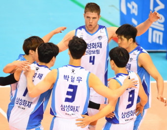 [프로배구] 삼성화재 '킬러본능', 연승가도 KB손해보험 기세 압도