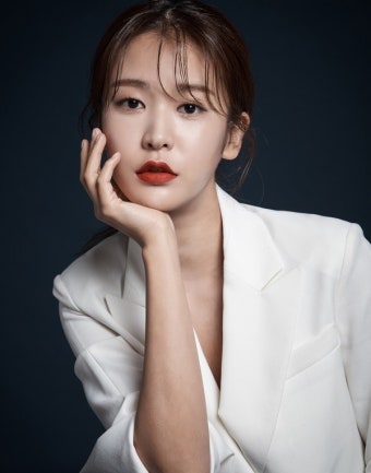 [현장메모Q] '로맨스는 별책부록' 정유진, '모델 출신 배우'의 패션 최애템은?
