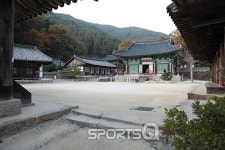국립공원 지리산 천은사 통행료 명목 입장료 폐지해 전남 구례군 성삼재~노고단 관광객 늘 듯, 지리산 바래봉철쭉제 열리는 전북 남원운봉읍... 