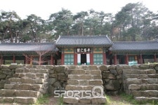 전북 고창, 드라마 녹두꽃 촬영지인 고창읍성,선운사,무장읍성과 청보리밭축제 장소인 학원농장,구시포·동호해수욕장 등 가볼만한 곳 수두룩