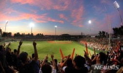 한화 이글스, 성적 저조+시설 낙후... 청주구장 외면은 당연? [프로야구 순위]