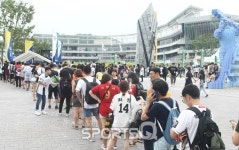 [포토Q] 전국에서 창원 NC 파크로 이어지는 줄